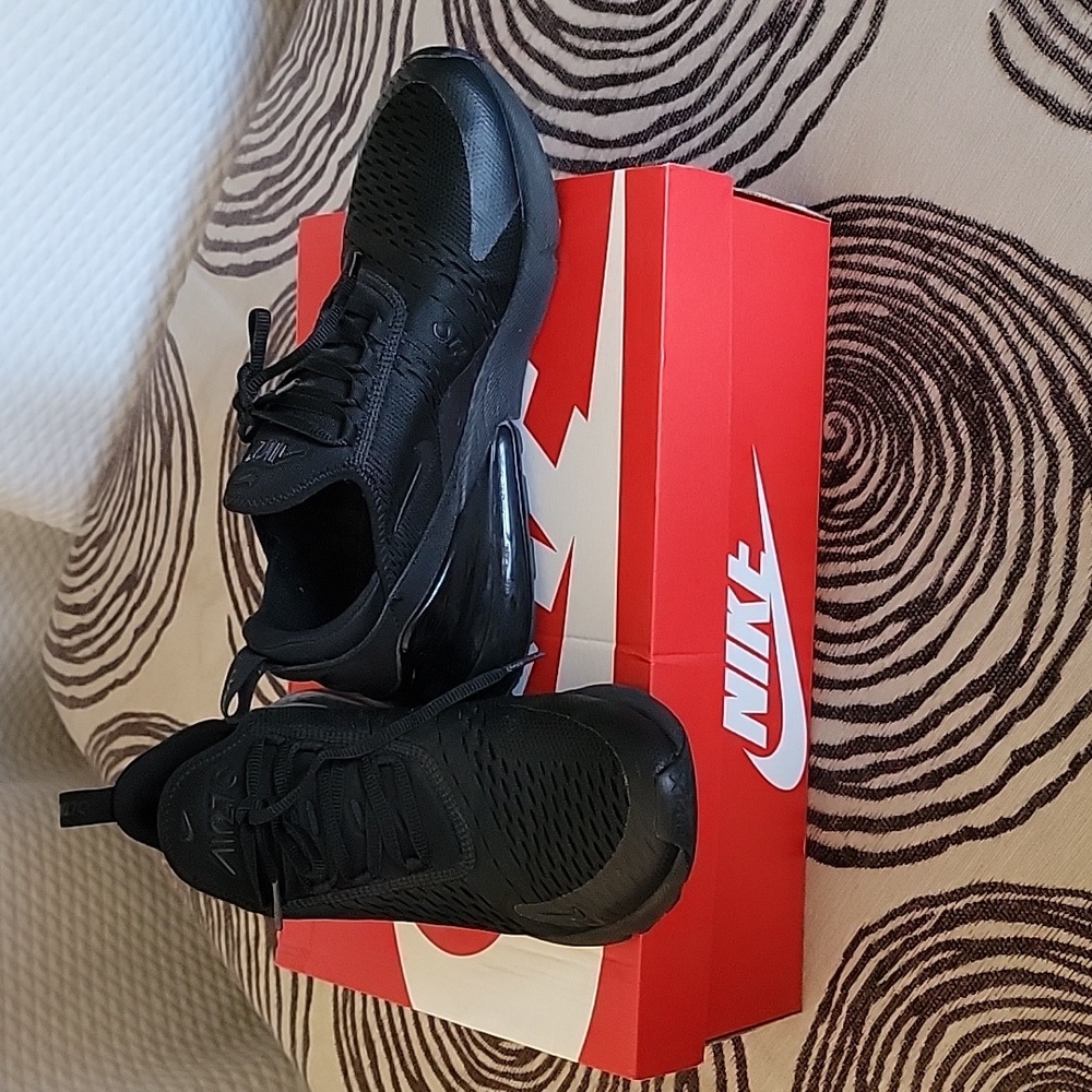 Men's Nike Air 270 Size 9.5 All Black color